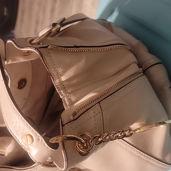 Micheal  kors used purse and wallet - Picture 7 of 12